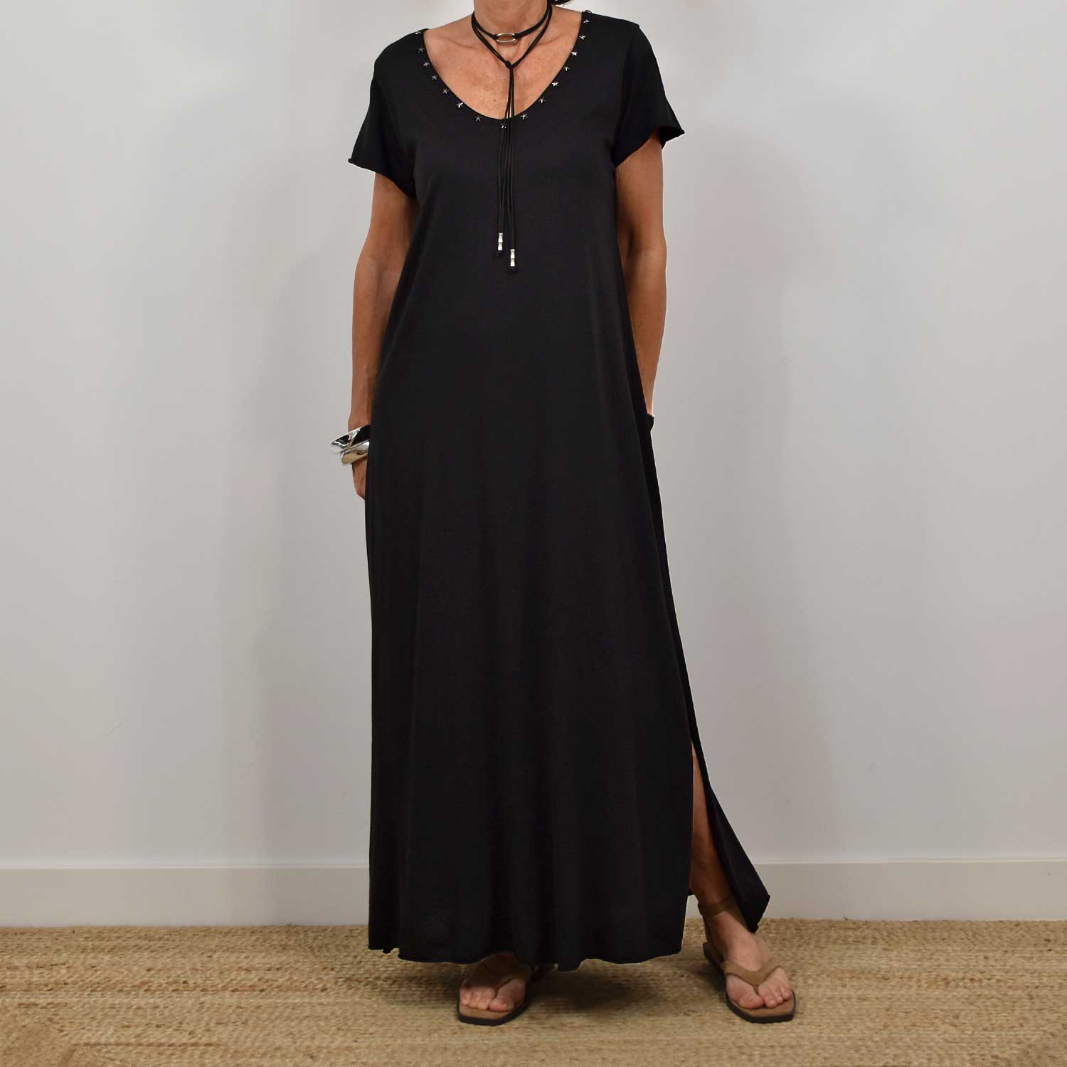 Vestido tachuelas estrellas negro