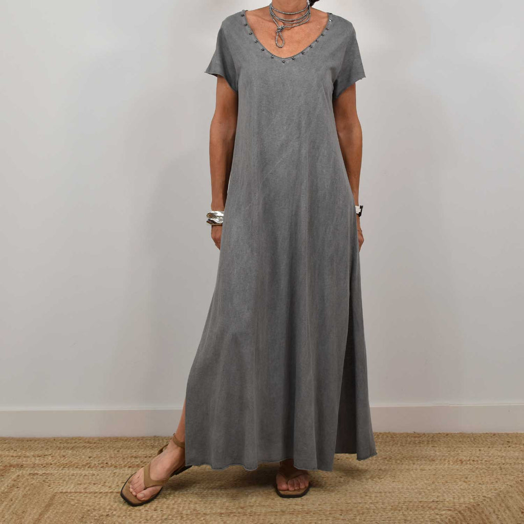 Vestido tachuelas estrellas gris