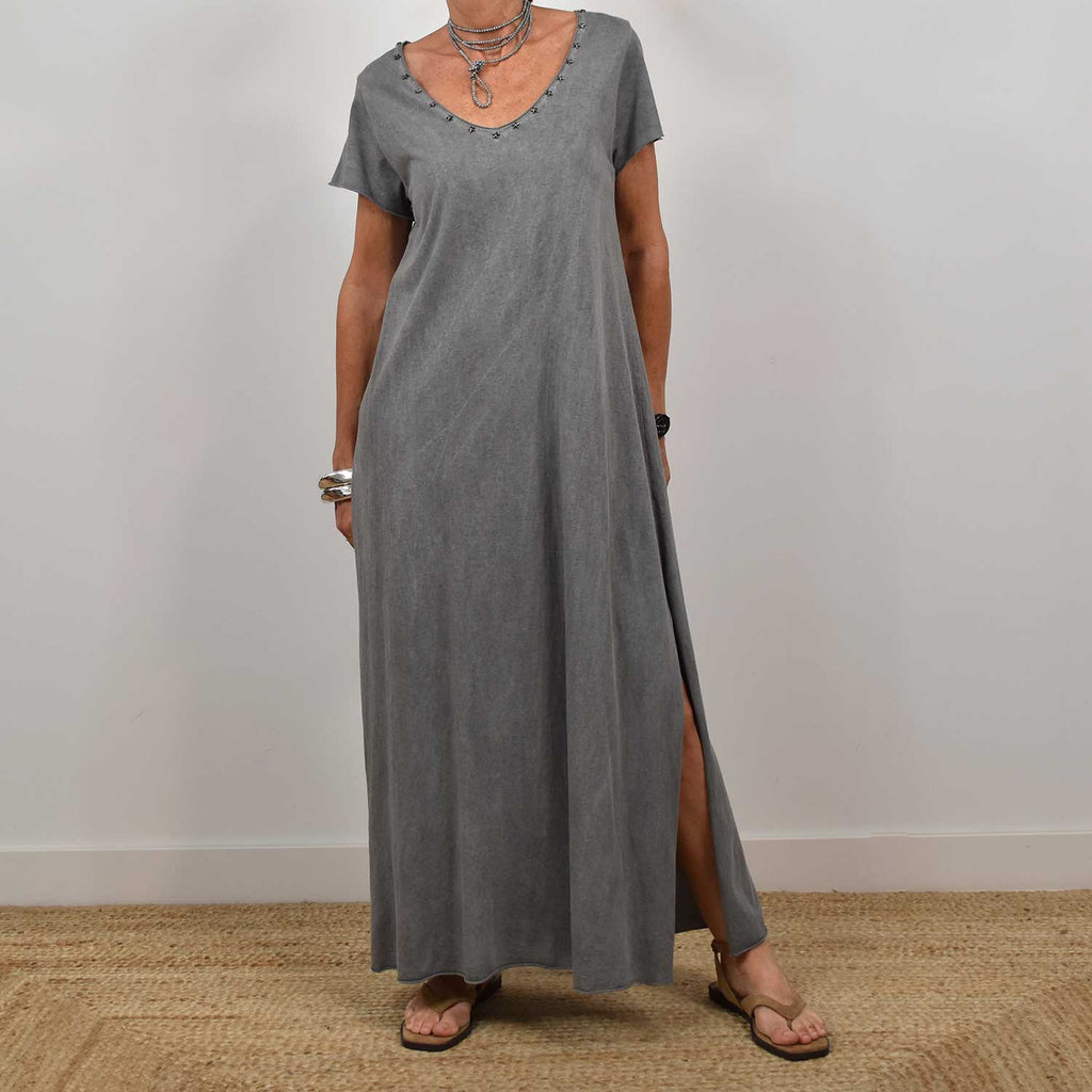Vestido tachuelas estrellas gris