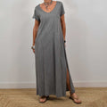 Vestido tachuelas estrellas gris