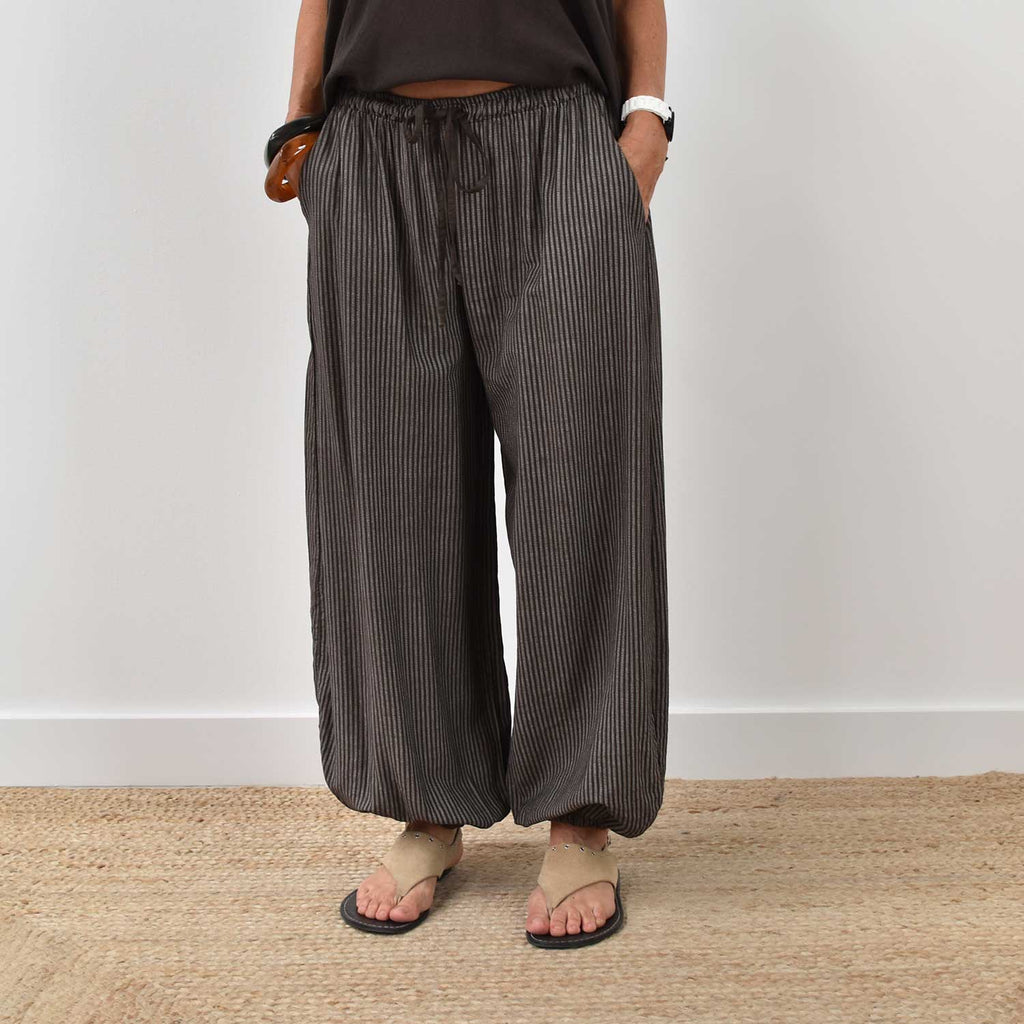 Pantalón bombacho rayas marrón