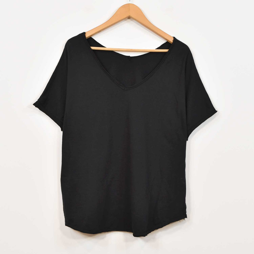 Camiseta pico desflecada negra