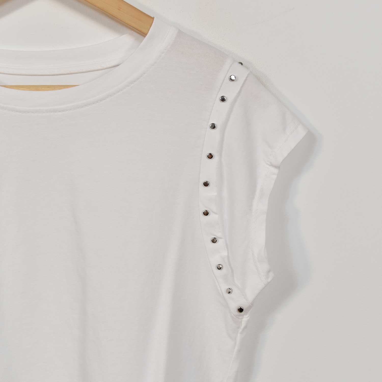 Camiseta tachas blanca