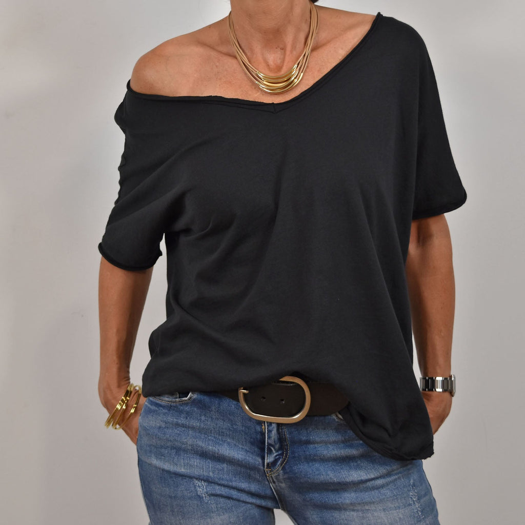 Camiseta pico desflecada negra