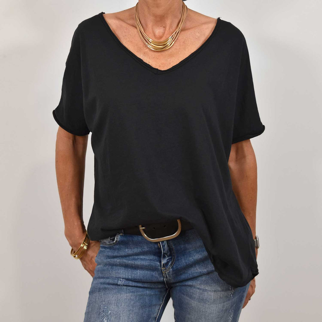 Camiseta pico desflecada negra