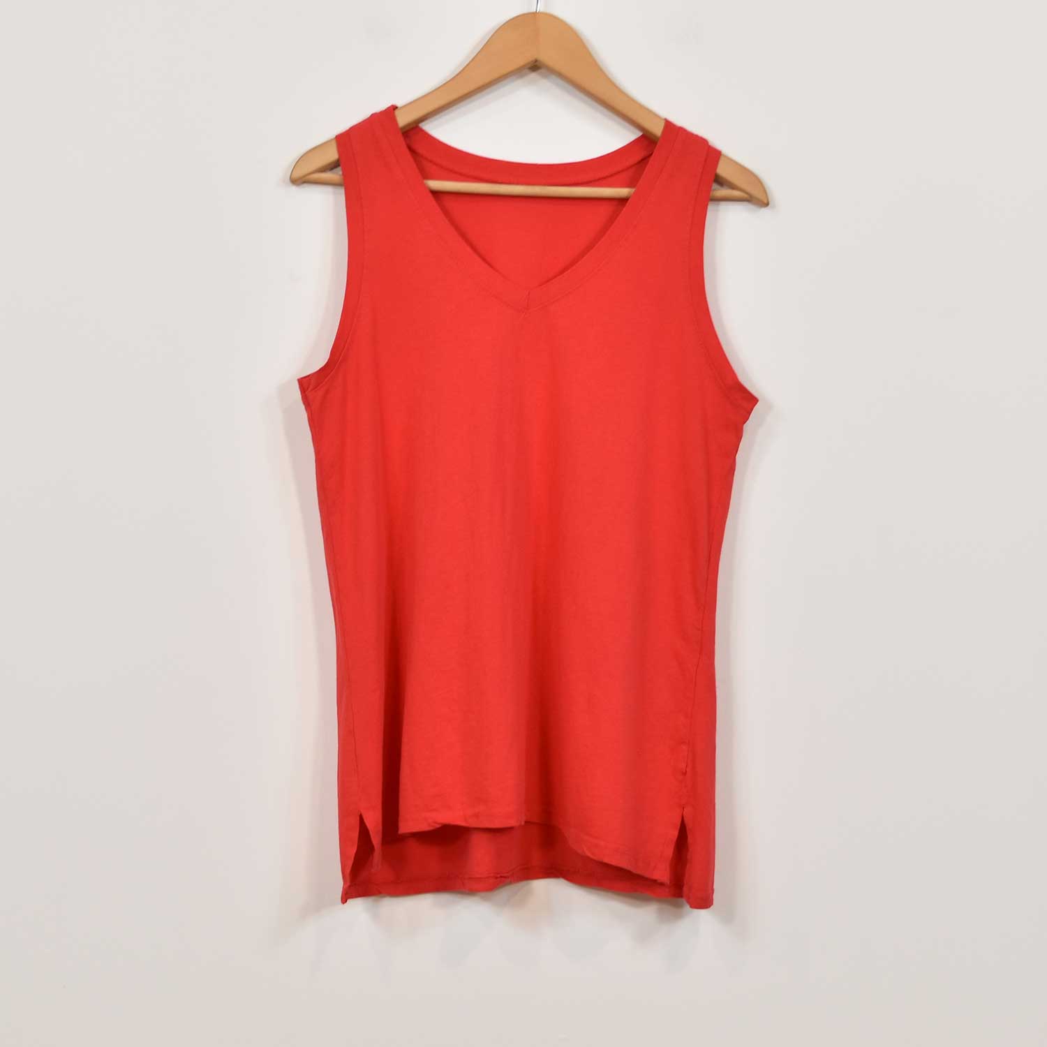 Camiseta básica pico roja