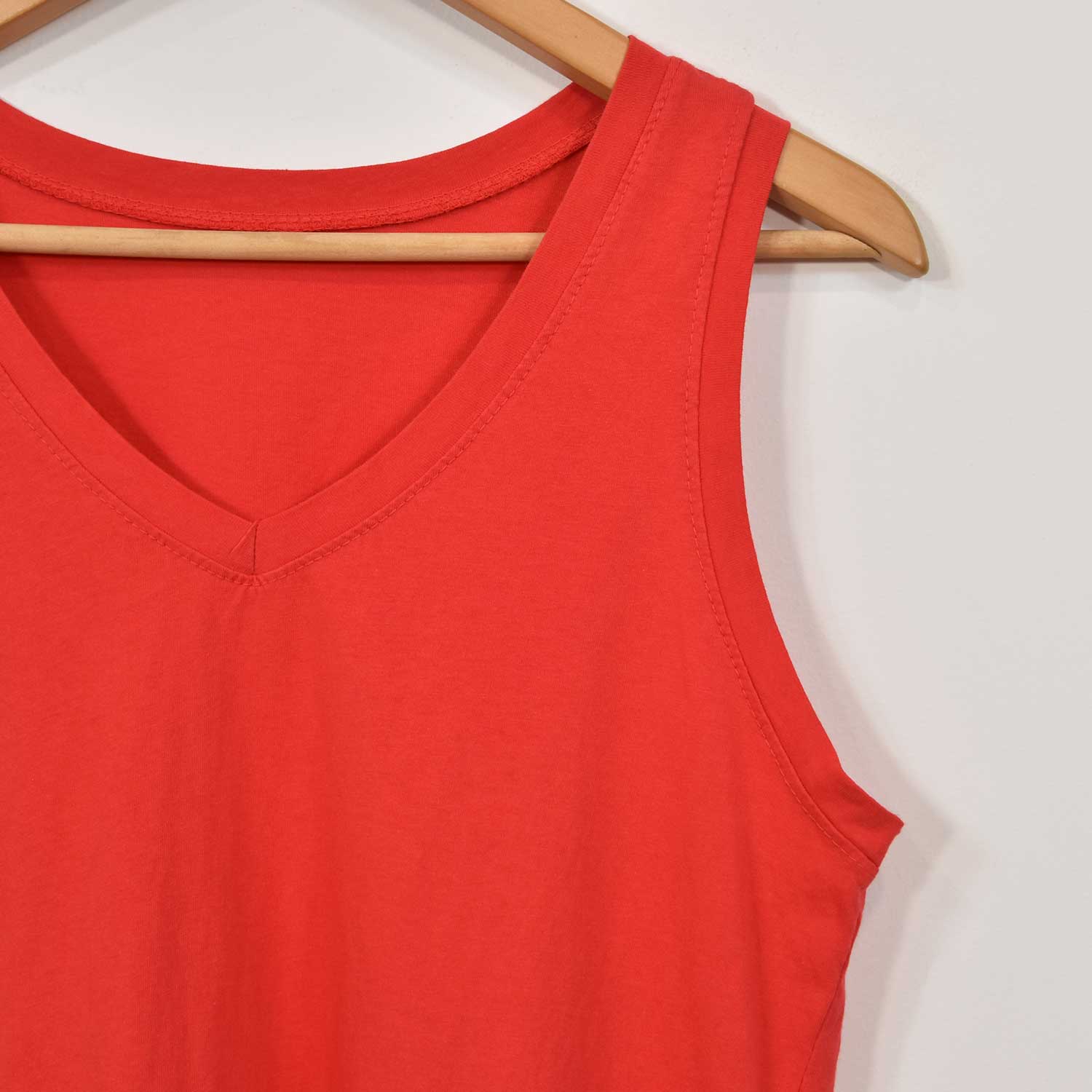 Camiseta básica pico roja