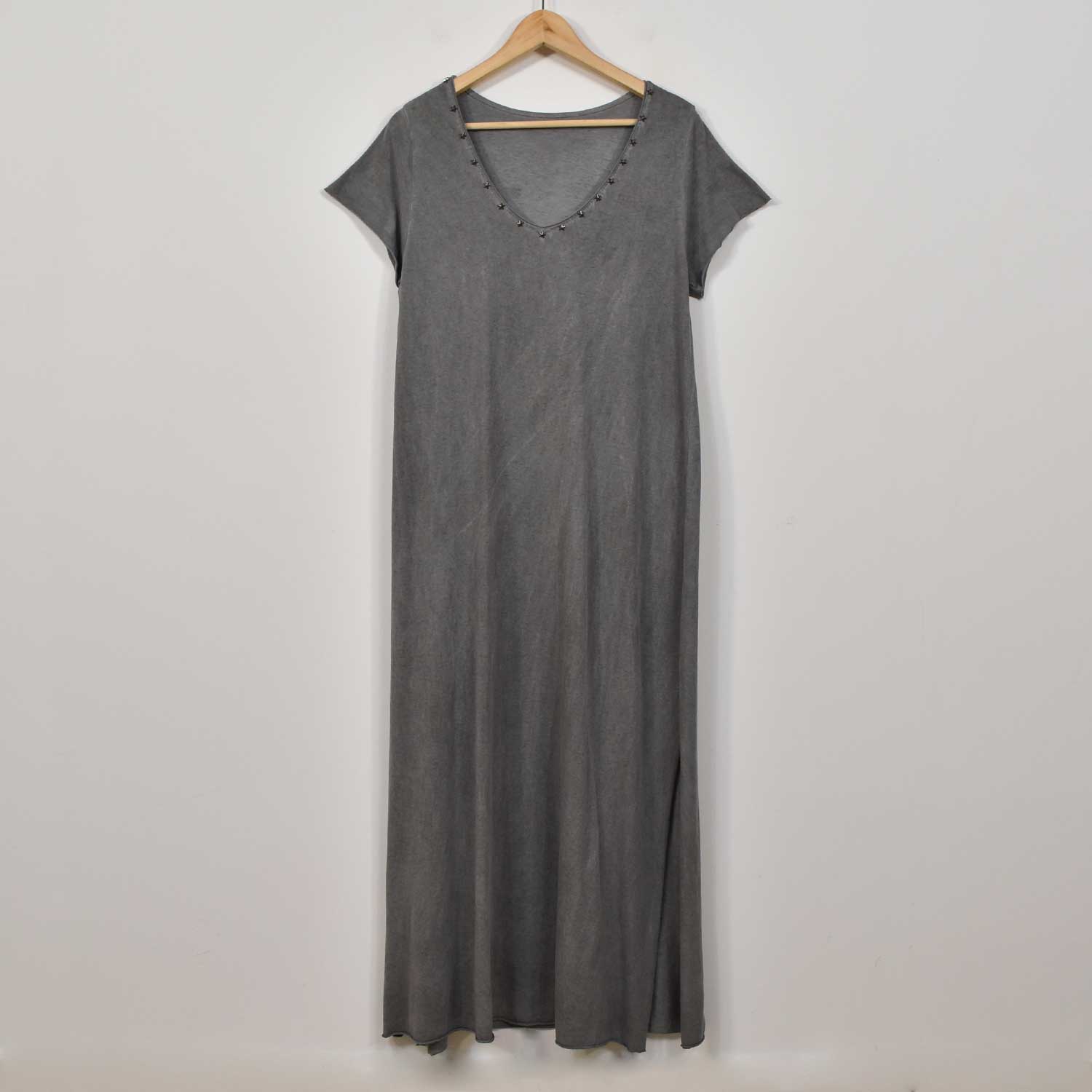 Vestido tachuelas estrellas gris
