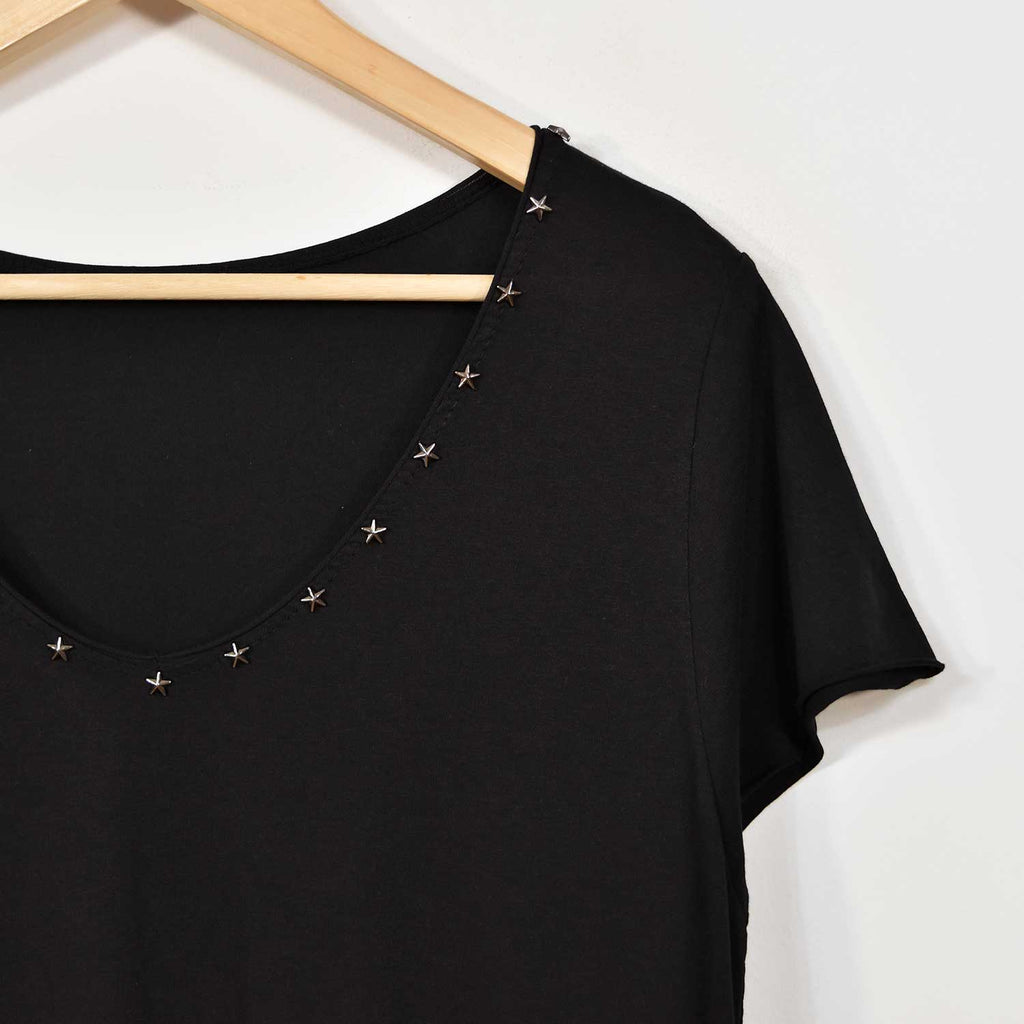 Vestido tachuelas estrellas negro