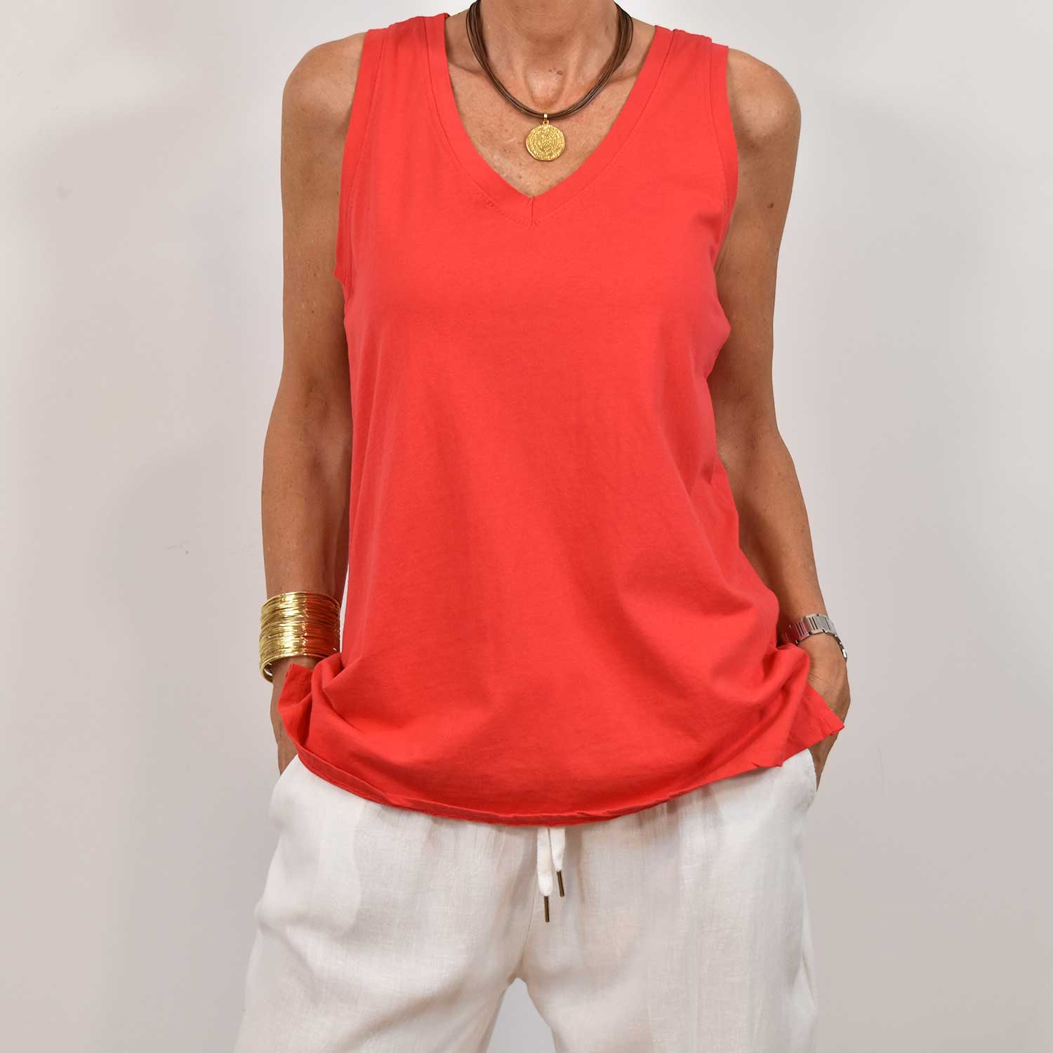 Camiseta básica pico roja