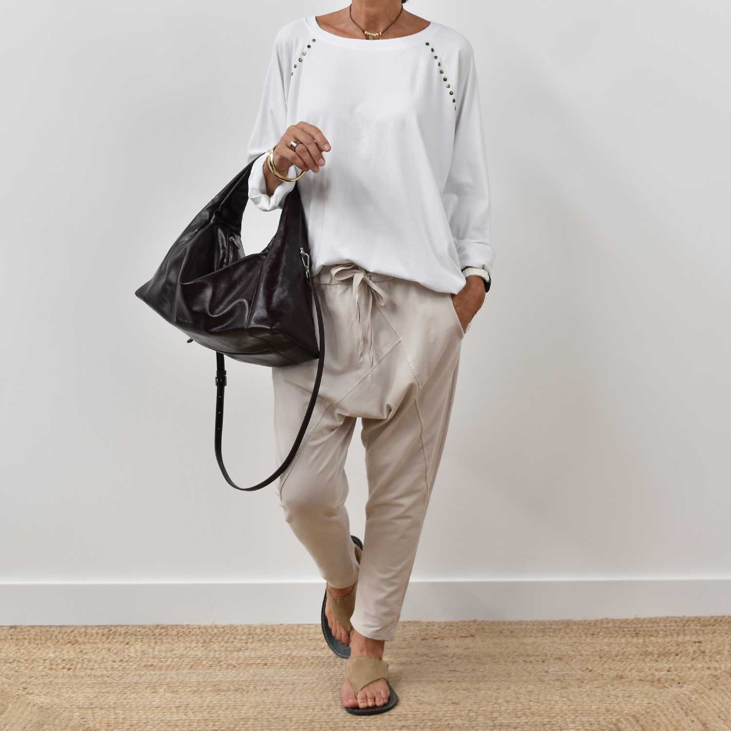 Camiseta cuello redondo tachas blanca