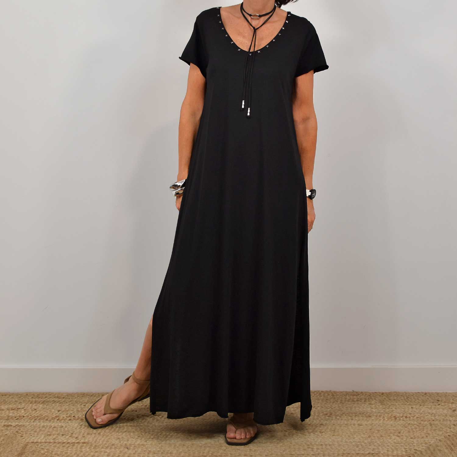 Vestido tachuelas estrellas negro