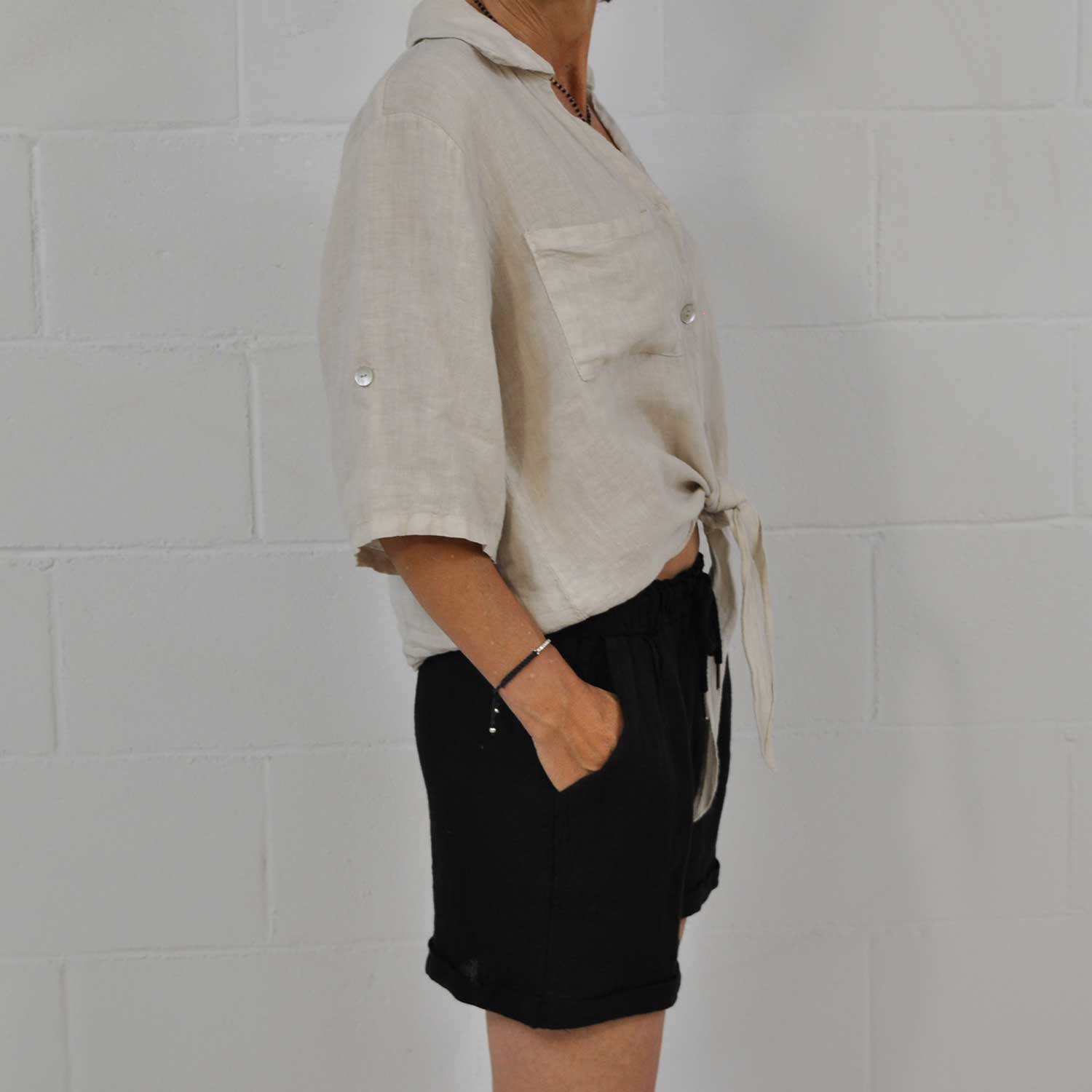 Short lino corto negro